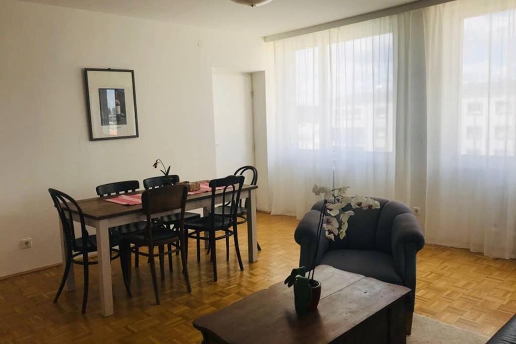 Mitten im Achten. Zentrale Wohnung in Wien Exterior foto